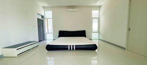 Villa de 3 dormitorios en Hua Hin, Thailand No. 24787 5