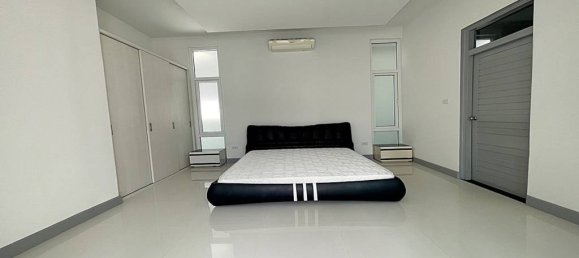Villa de 3 dormitorios en Hua Hin, Thailand No. 24787 3