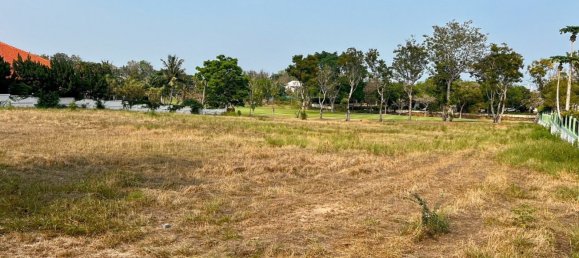  Commercial property in Hua Hin, Thailand No. 18961 2