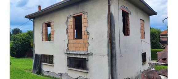 3 bedrooms Villa in Travedona-Monate, Italy No. 279216 4