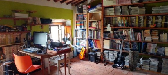 8 rooms House in Capannori, Italy No. 41502 3