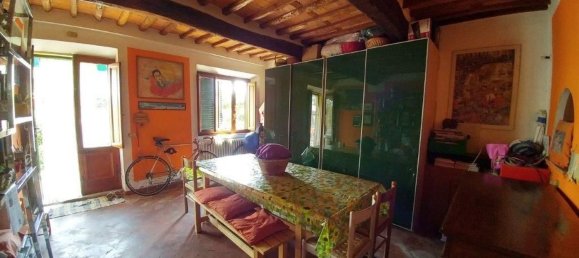 8 rooms House in Capannori, Italy No. 41502 2
