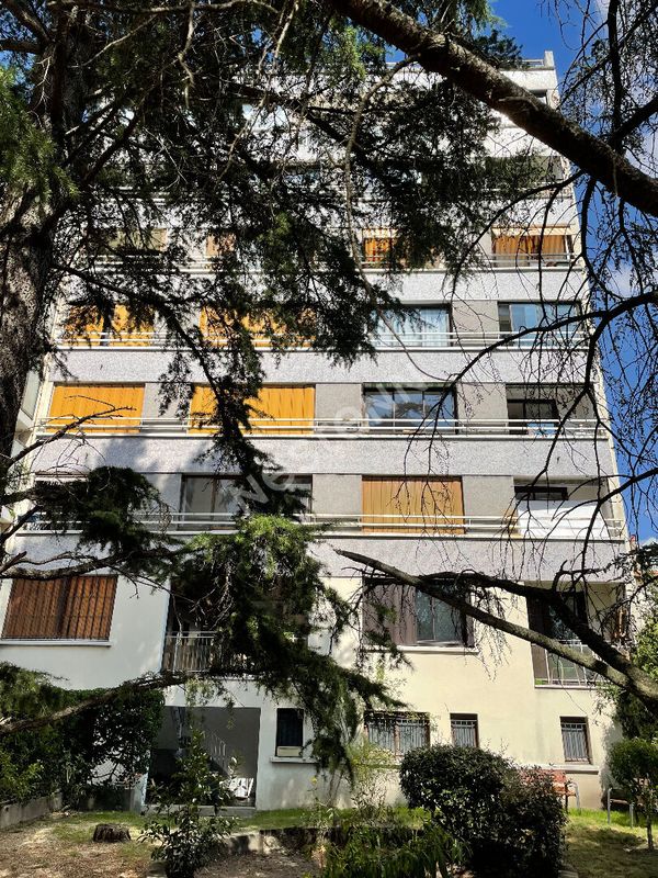 Apartamento de 2 dormitorios en Rosny-sous-Bois, France No. 150178