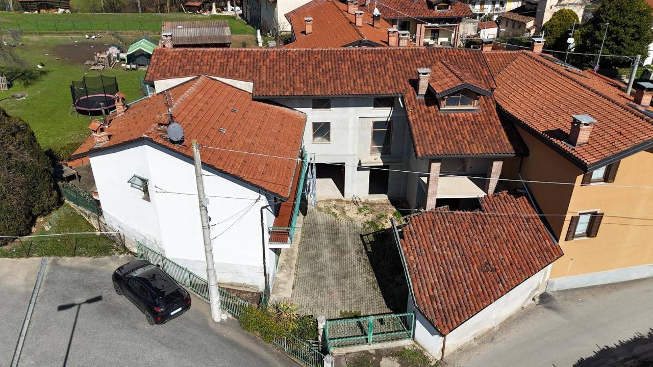 9 rooms House in Giaveno, Italy No. 38108