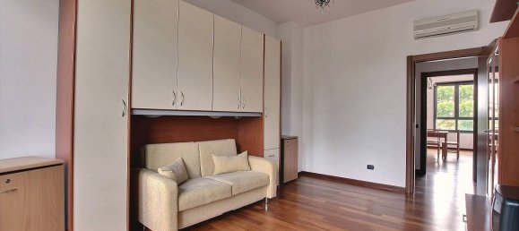 1 bedroom Apartment in Milan, Italy No. 305968 2