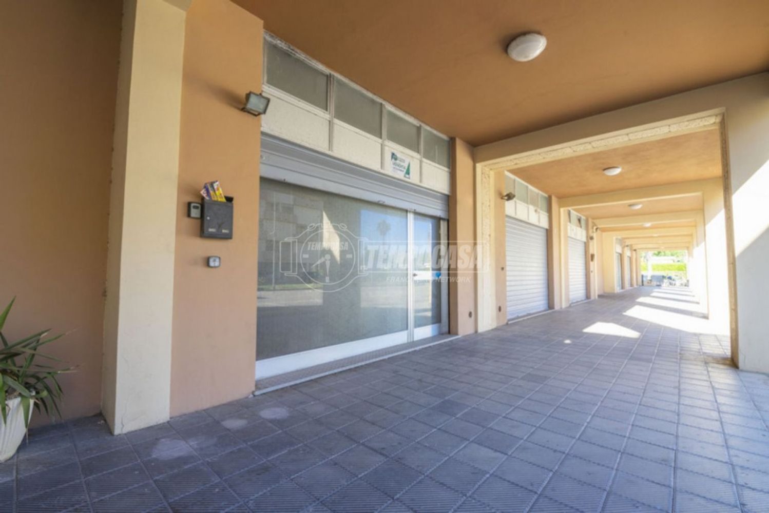 85m² Warehouse in Porto Sant'Elpidio, Italy No. 63711