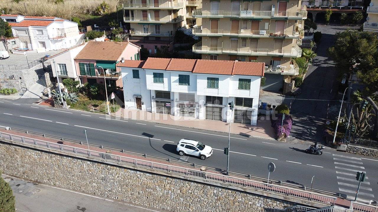 2-salle Propriété commerciale à Santo Stefano al Mare, Italy No. 133853