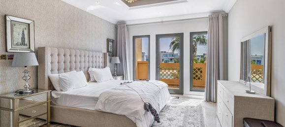 4 bedrooms Villa in Palm Jumeirah, UAE No. 19454 3