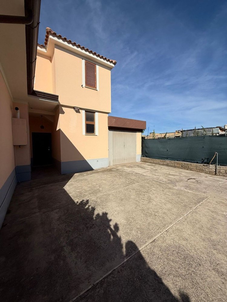 Villa de 3 dormitorios en Cisterna di Latina, Italy No. 338912