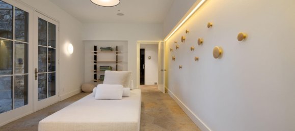 7 bedrooms Commercial property in Avon, USA No. 560268 12