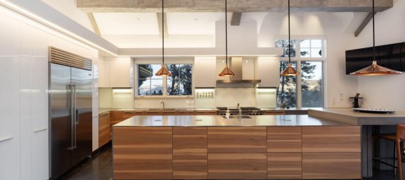 7 bedrooms Commercial property in Avon, USA No. 560268 6