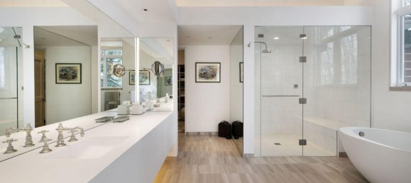 7 bedrooms Commercial property in Avon, USA No. 560268 18