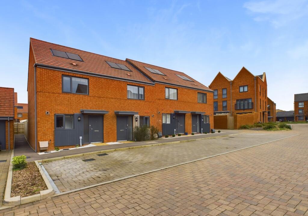 2 غرف نوم عقار تجاري في Bordon, United Kingdom رقم 13825