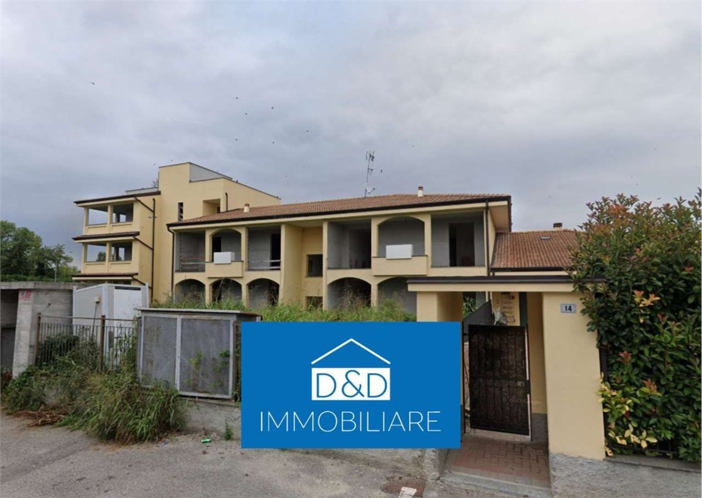 2262m² Building in Cerano, Italy No. 7468