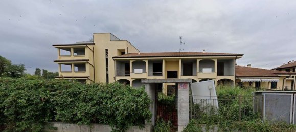 2262m² Building in Cerano, Italy No. 7468 3