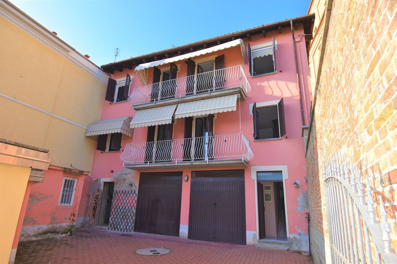 7 rooms House in Castelnuovo Calcea, Italy No. 81632