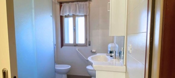 8 rooms House in San Michele al Tagliamento, Italy No. 220507 10