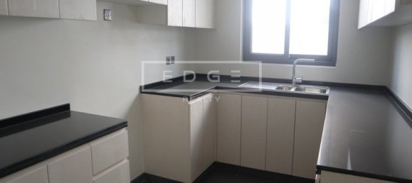 3 bedrooms Villa in Dubai, UAE No. 5028 18