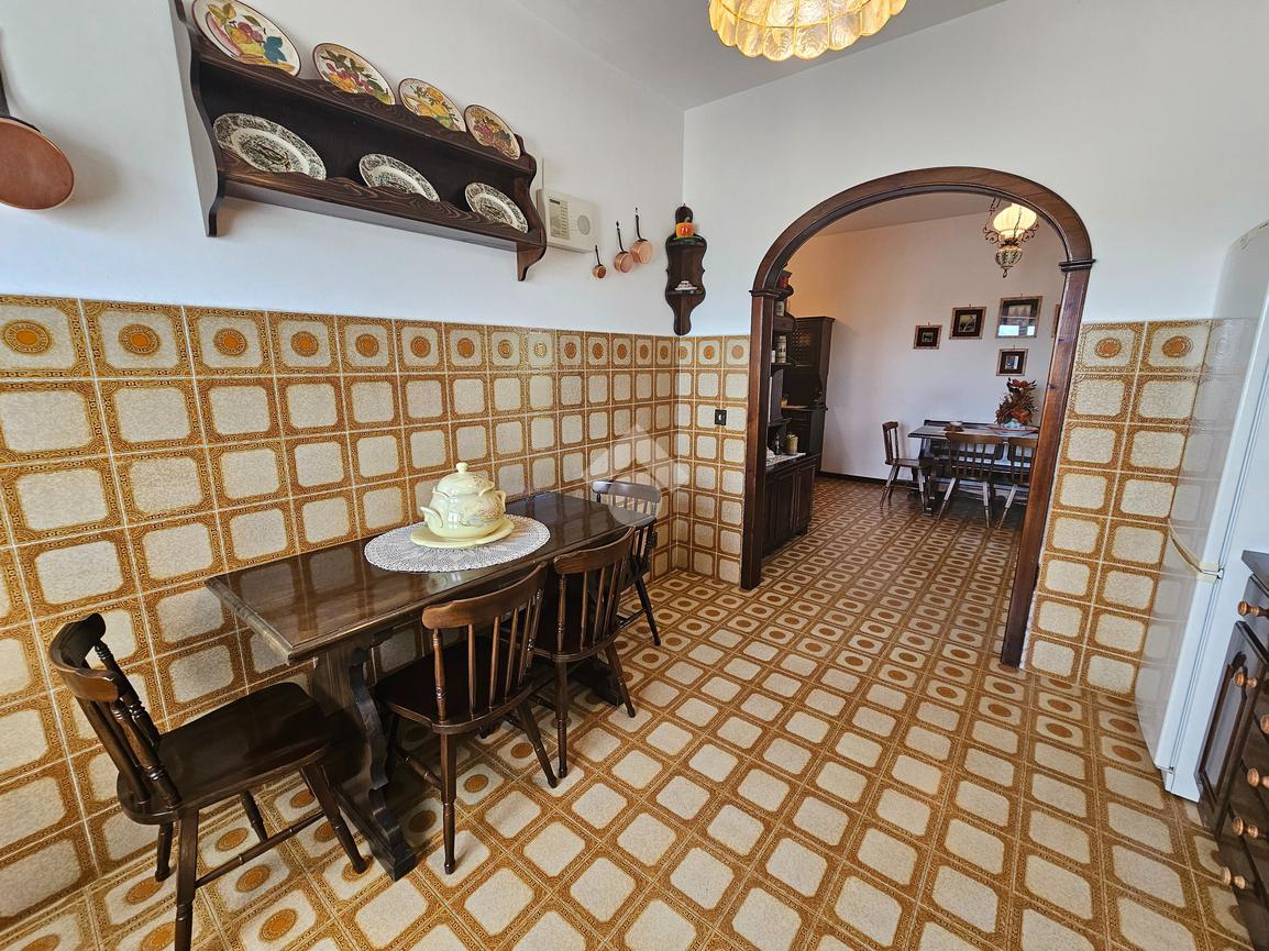 Квартира с 6 комнатами в Фьяно Романо, Италия № 1775