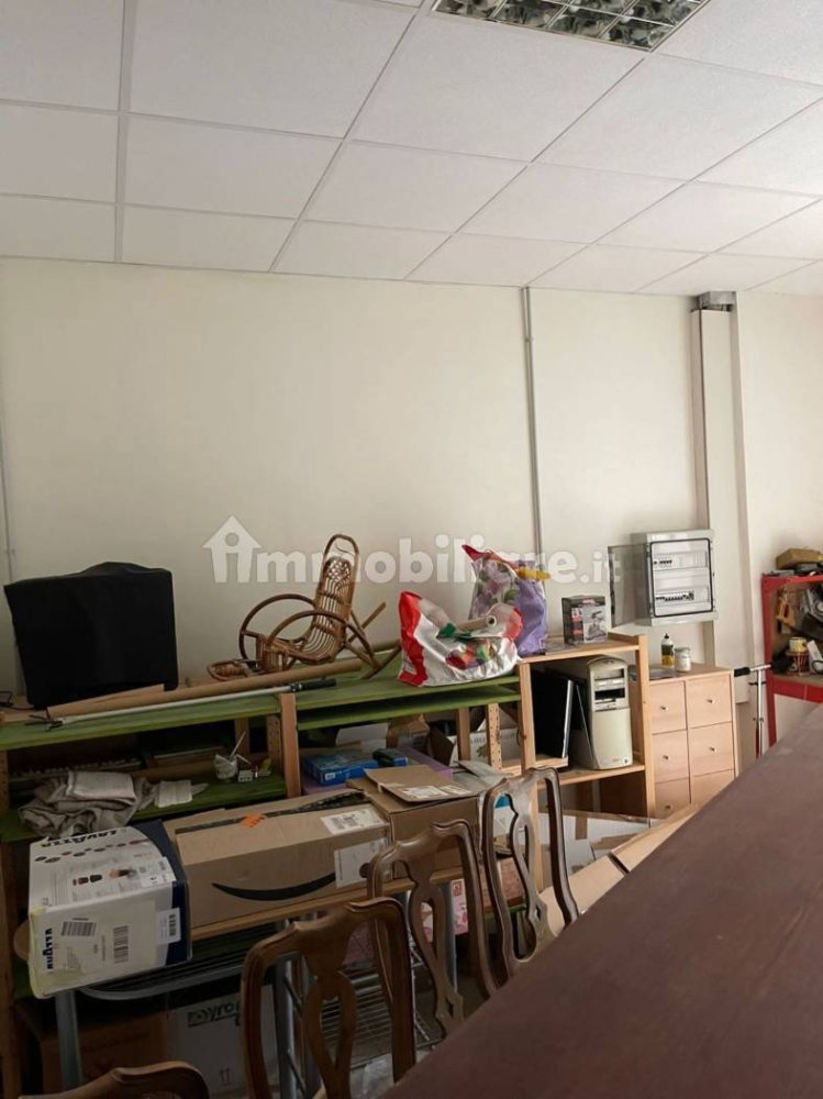 3 rooms Commercial property in Terni, Italy No. 173825