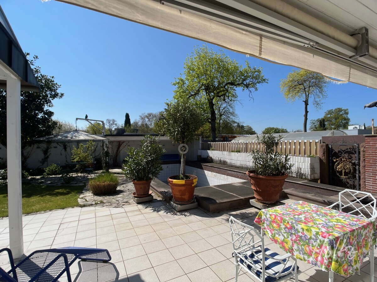 Bungalow de 5 habitaciónes en Freiburg im Breisgau, Germany No. 233461