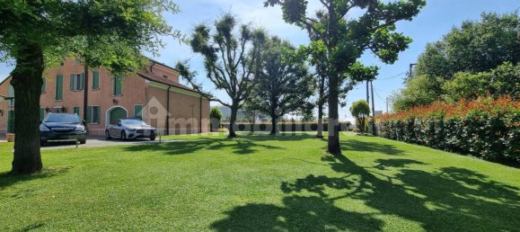 6 bedrooms Villa in Luzzara, Italy No. 259583 14