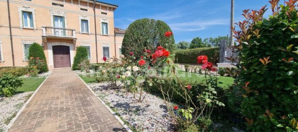 6 bedrooms Villa in Luzzara, Italy No. 259583 18