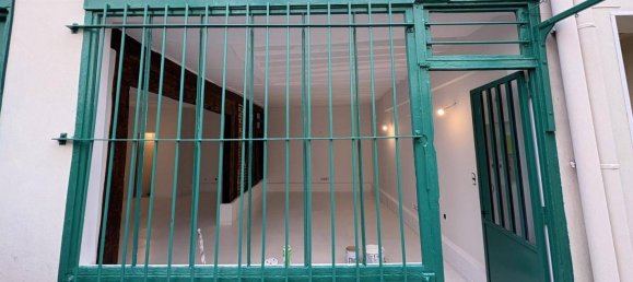 55m² Commercial property in Paris, France No. 183216 5