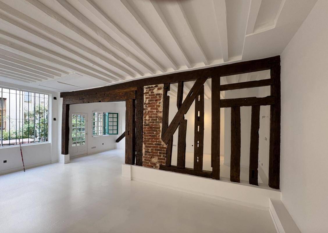 55m² Commercial property in Paris, France No. 183216