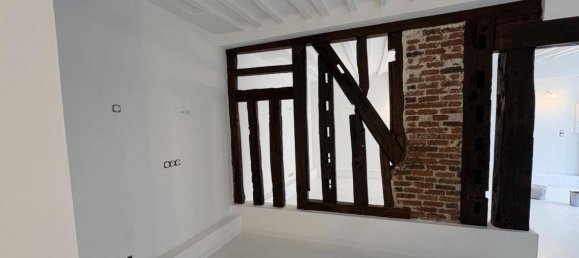 55m² Commercial property in Paris, France No. 183216 3