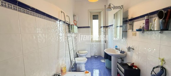 Квартира с 2 комнатами в Браччано, Италия № 221722 14