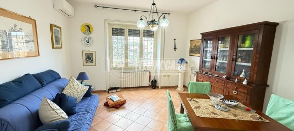 Квартира с 2 комнатами в Браччано, Италия № 221722 6