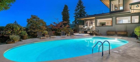 5 bedrooms House in British Columbia, Canada No. 204 4