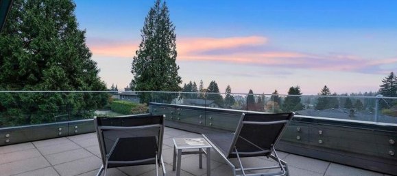 5 bedrooms House in British Columbia, Canada No. 204 9