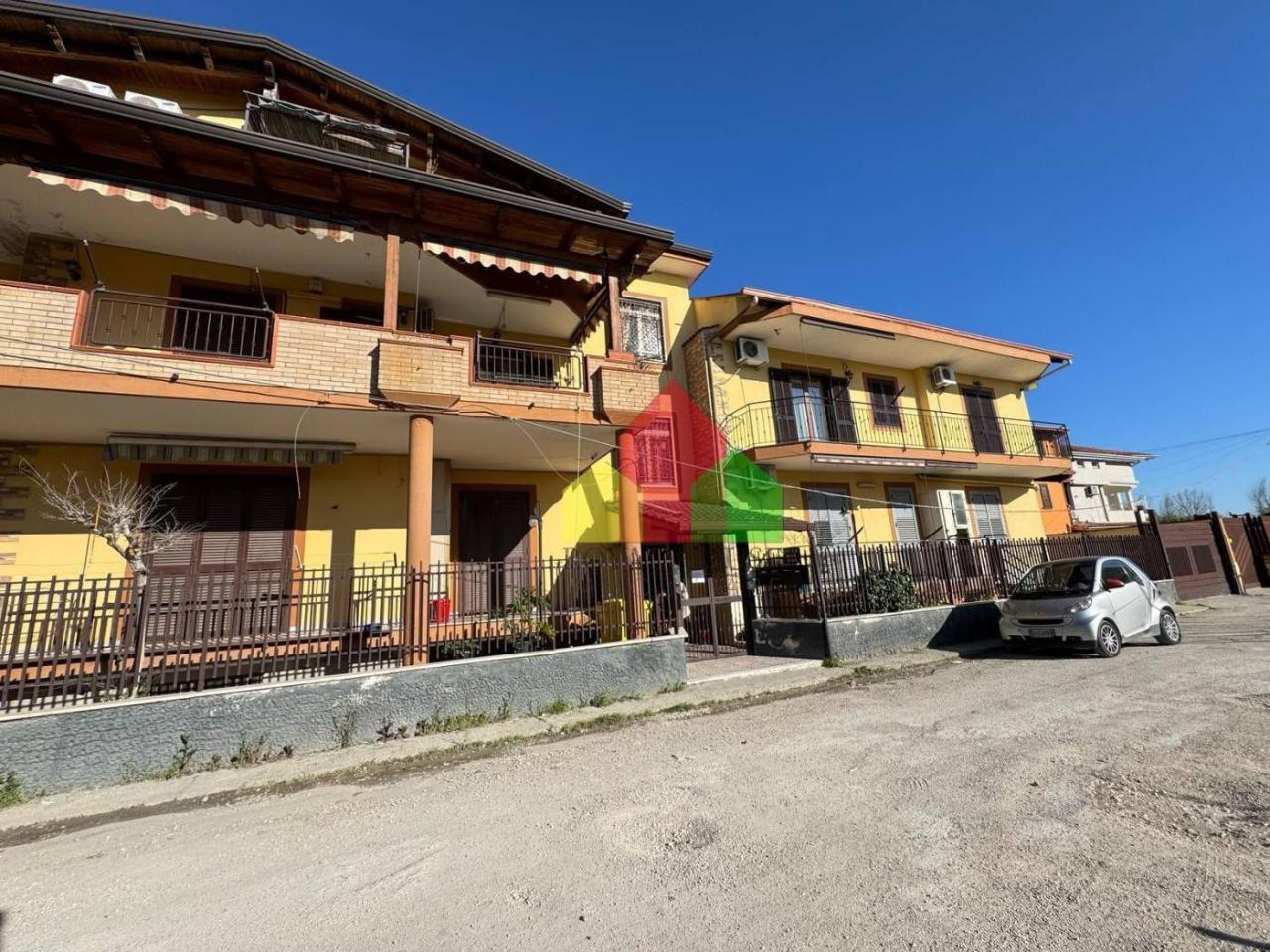 Apartamento de 4 divisões em Giugliano in Campania, Italy N.º 37536