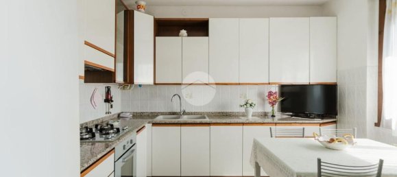 Apartamento de 3 habitaciónes en Bollate, Italy No. 59717 10