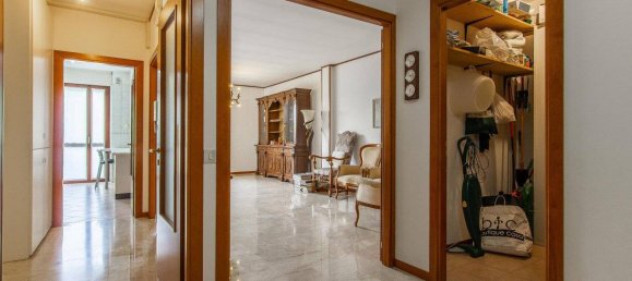 3 bedrooms Apartment in Padua, Italy No. 341691 3