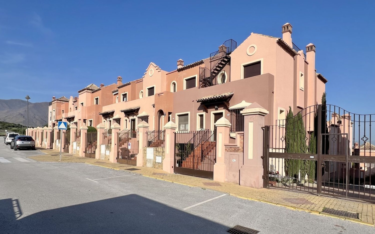 3 bedrooms Townhouse in Estepona, Spain No. 137699