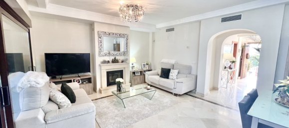 3 bedrooms Townhouse in Estepona, Spain No. 137699 9