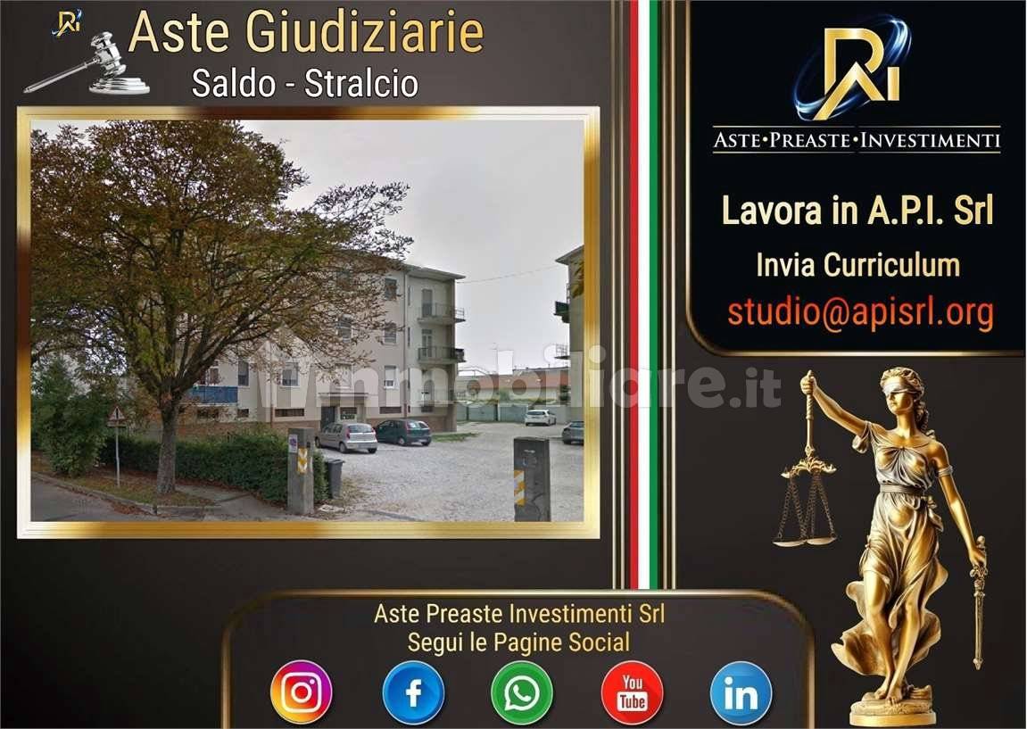 3 bedrooms Apartment in Suzzara, Italy No. 276601