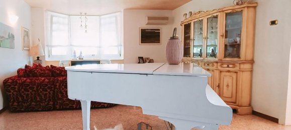 7 rooms Villa in Paese, Italy No. 132497 3