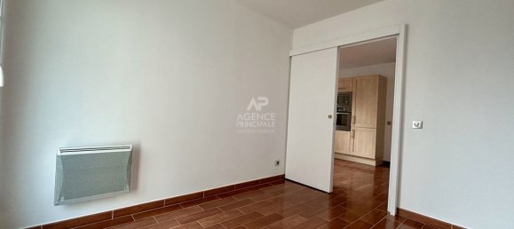 1 bedroom Apartment in Poissy, France No. 168800 10