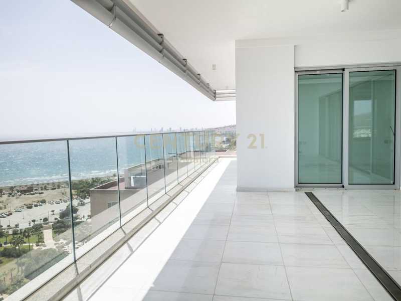 3 bedrooms Apartment in Pyrgos, Cyprus No. 11241