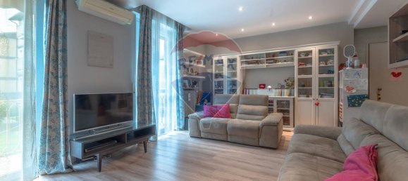 3 rooms Apartment in Ponte San Pietro, Italy No. 316096 2