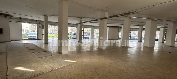 650m² Commercial property in Spinea, Italy No. 326156 4