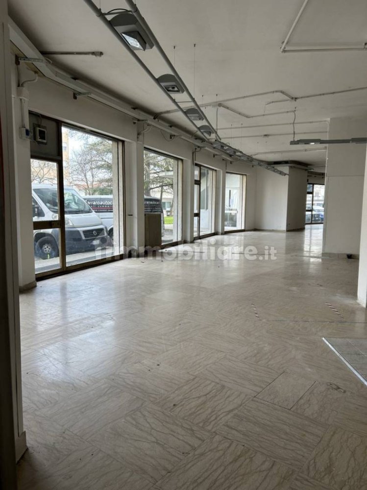 650m² Commercial property in Spinea, Italy No. 326156