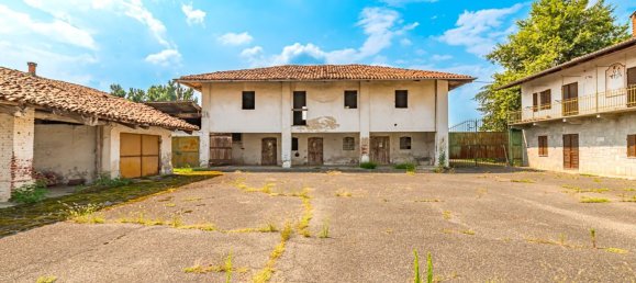 5 bedrooms Villa in Cardè, Italy No. 71575 3