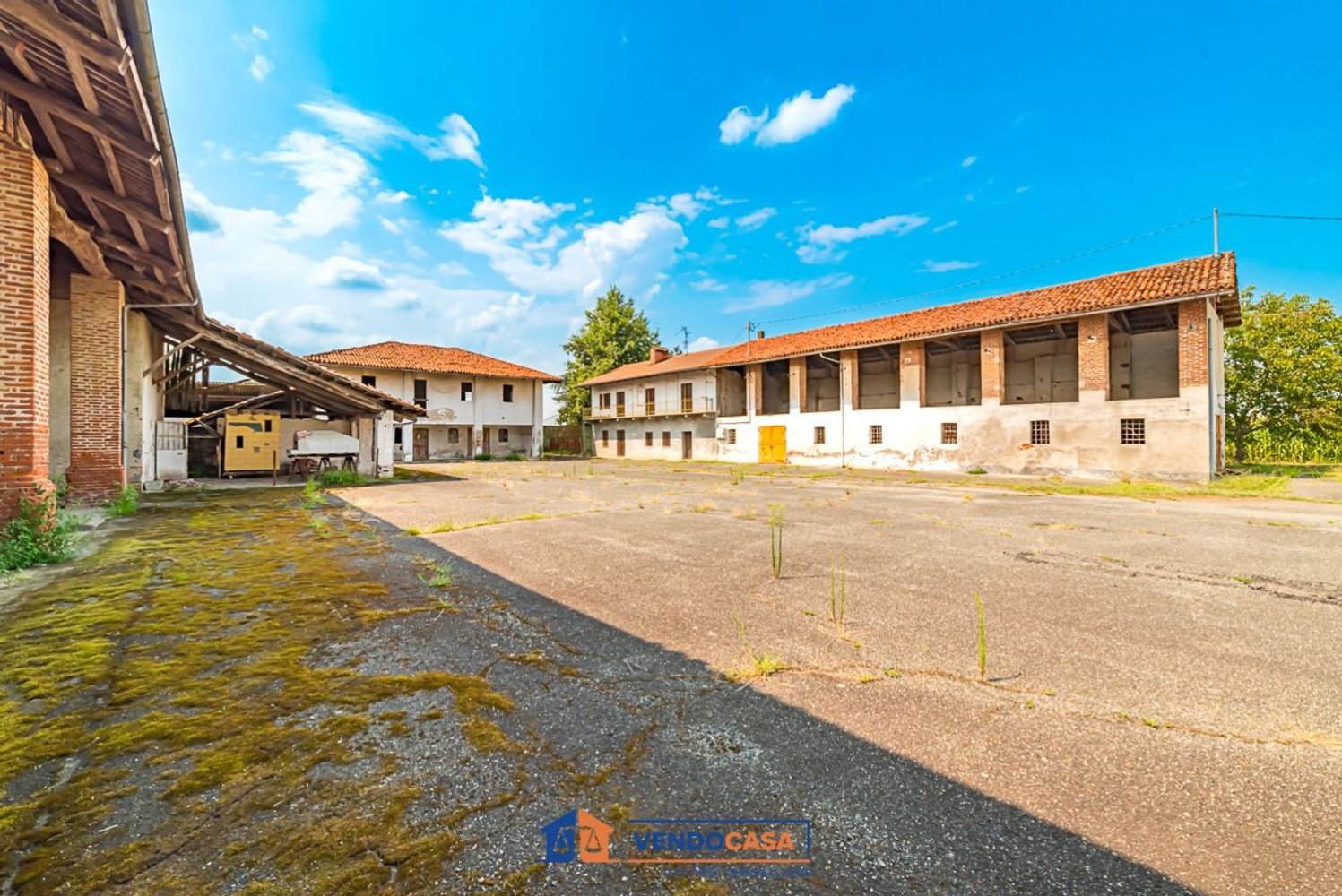 5 bedrooms Villa in Cardè, Italy No. 71575