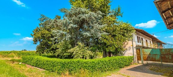 5 bedrooms Villa in Cardè, Italy No. 71575 9