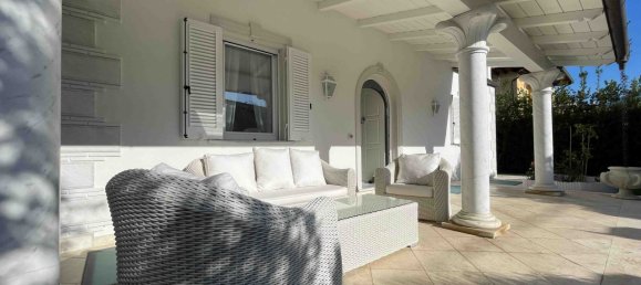 Вилла с 2 спальнями в Пьетрасанта, Италия № 40615 43